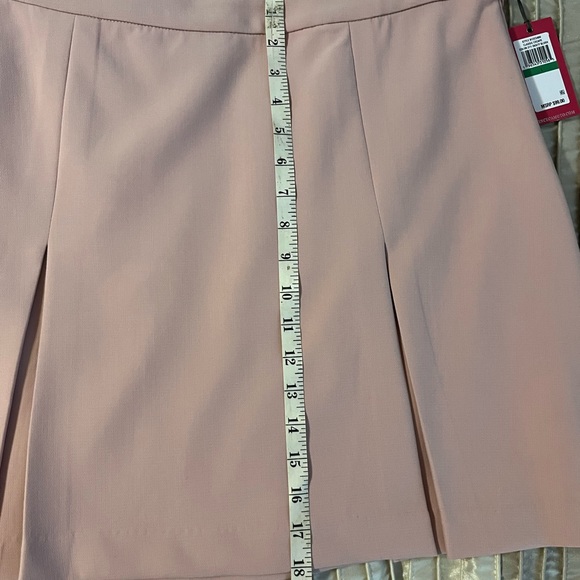 Vince Camuto pleated from lined mini skirt. Size L. NWT - Picture 3 of 7